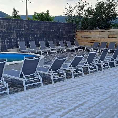 Borderline Hotel