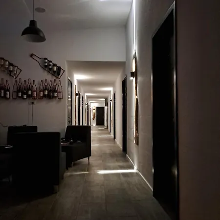 Borderline Hotel