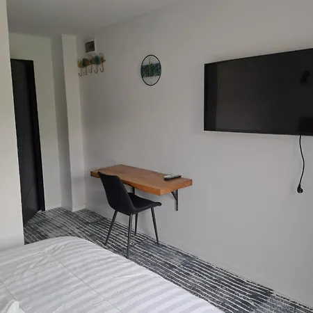 Borderline Hotel